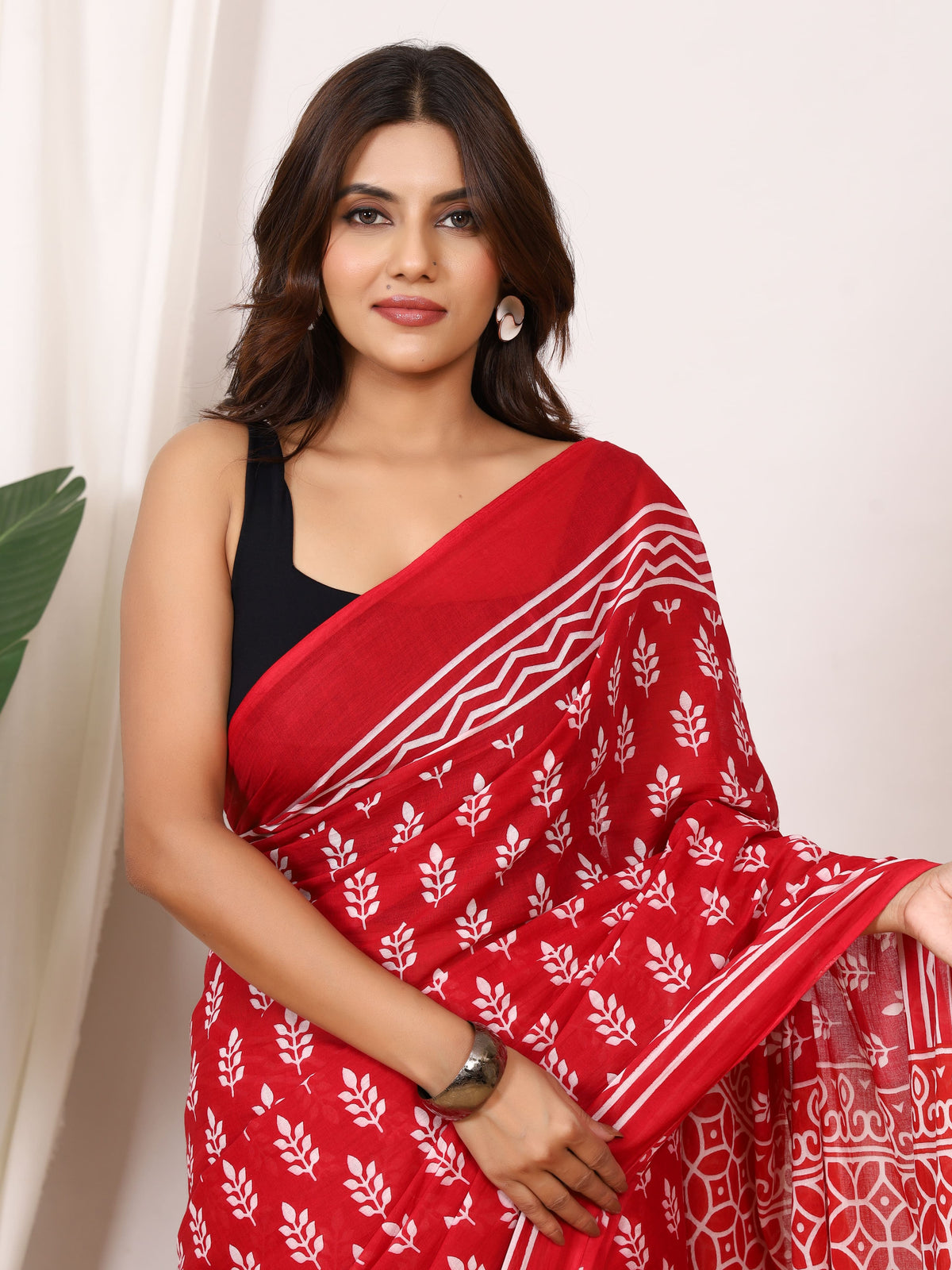 Pure Cotton Red Saree with White Leaf Block Print and Geometric Pallu