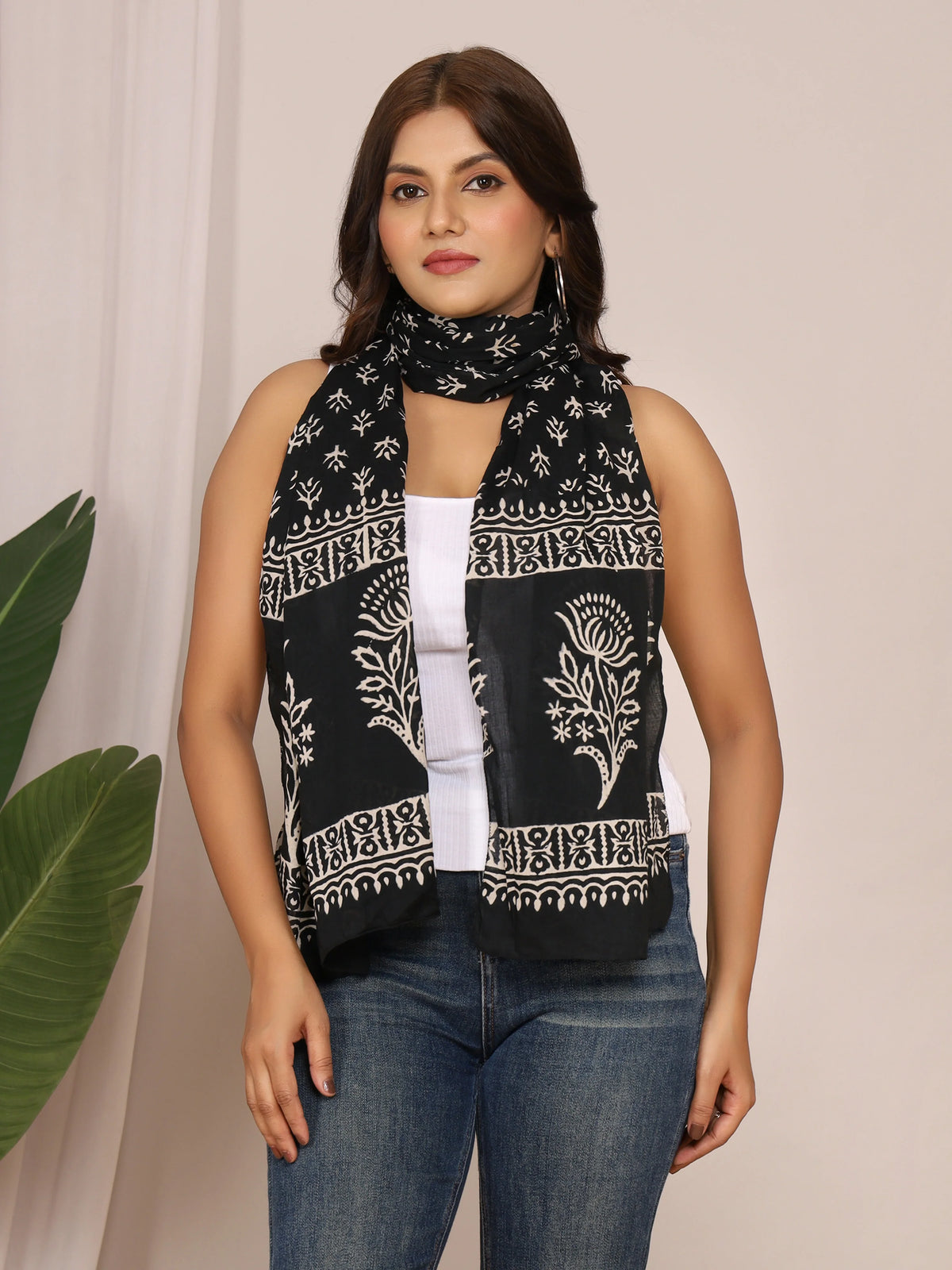 Black & White Floral Vine Handblock Discharge Print Pure Cotton Stole