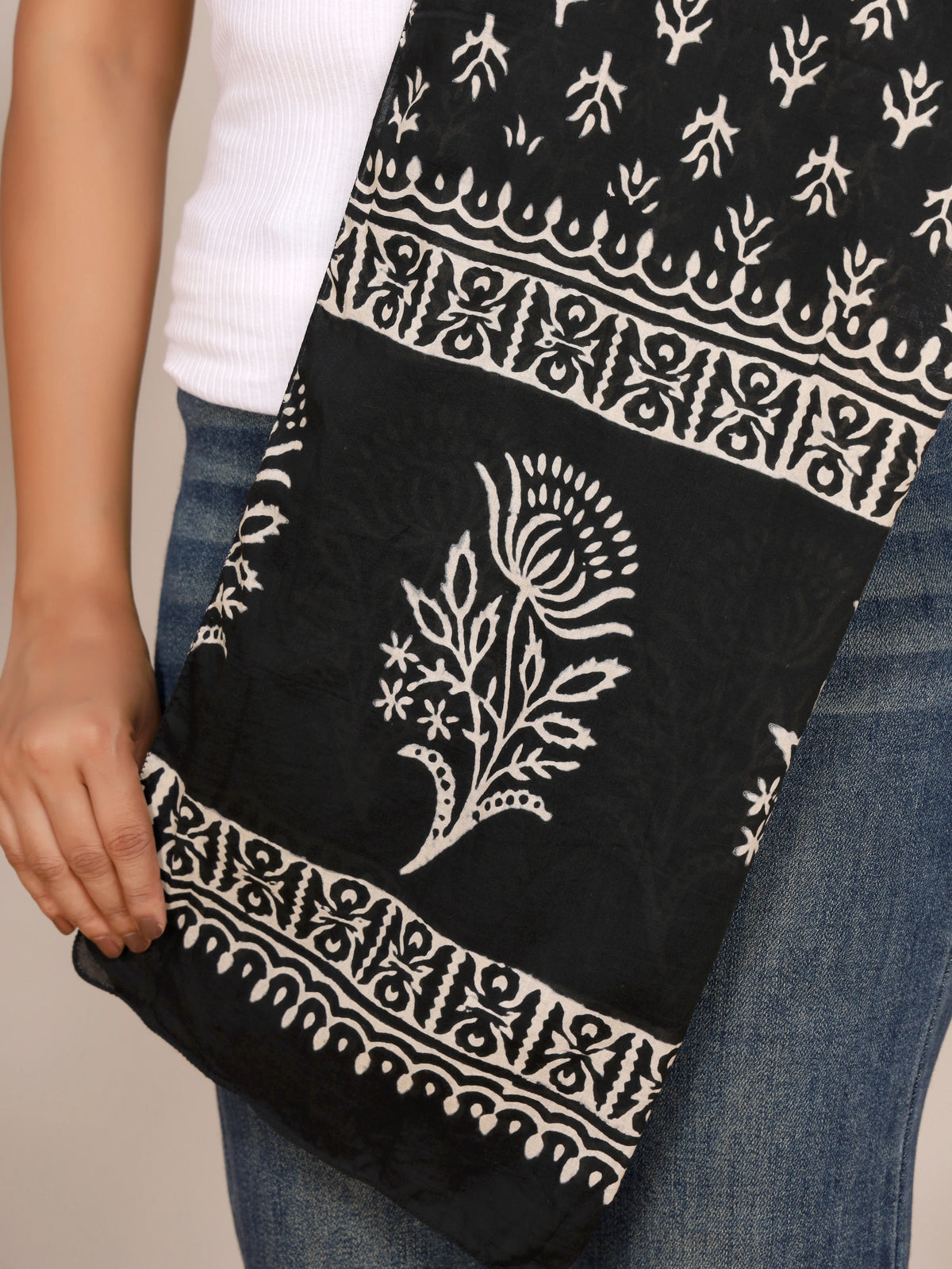 Black & White Floral Vine Handblock Discharge Print Pure Cotton Stole